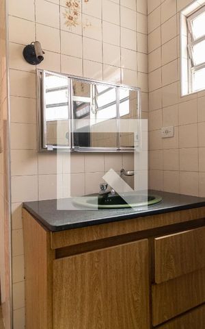Casa à venda com 200m², 3 quartos e 2 vagas Casa à venda com 200m², 3 quartos e 2 vagasBanheiro da Suíte