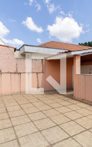 Casa à venda com 200m², 3 quartos e 2 vagas Casa à venda com 200m², 3 quartos e 2 vagasTerraço