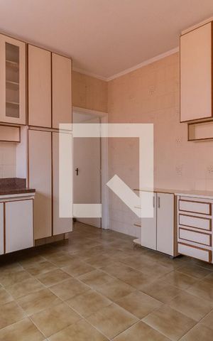 Casa à venda com 200m², 3 quartos e 2 vagas Casa à venda com 200m², 3 quartos e 2 vagasCozinha