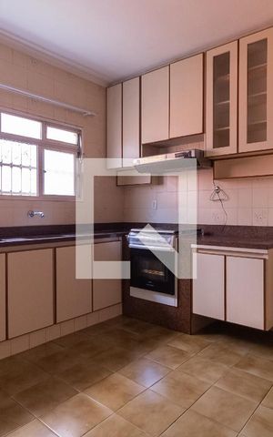 Casa à venda com 200m², 3 quartos e 2 vagas Casa à venda com 200m², 3 quartos e 2 vagasCozinha