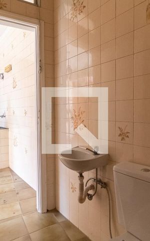 Casa à venda com 200m², 3 quartos e 2 vagas Casa à venda com 200m², 3 quartos e 2 vagasBanheiro 2