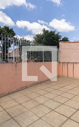 Casa à venda com 200m², 3 quartos e 2 vagas Casa à venda com 200m², 3 quartos e 2 vagasTerraço