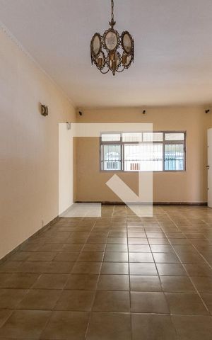 Casa à venda com 200m², 3 quartos e 2 vagas Casa à venda com 200m², 3 quartos e 2 vagasSala