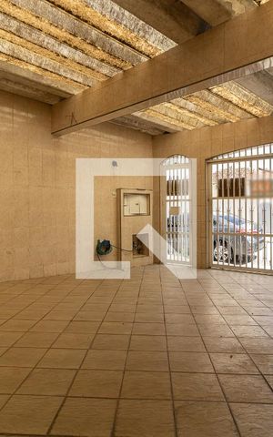 Casa à venda com 200m², 3 quartos e 2 vagas Casa à venda com 200m², 3 quartos e 2 vagasGaragem