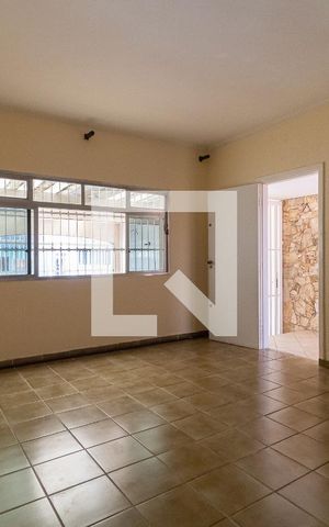 Casa à venda com 200m², 3 quartos e 2 vagas Casa à venda com 200m², 3 quartos e 2 vagasSala
