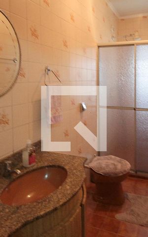 Casa à venda com 360m², 3 quartos e 5 vagas Casa à venda com 360m², 3 quartos e 5 vagasBanheiro social