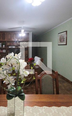 Casa à venda com 360m², 3 quartos e 5 vagas Casa à venda com 360m², 3 quartos e 5 vagasSala de Jantar
