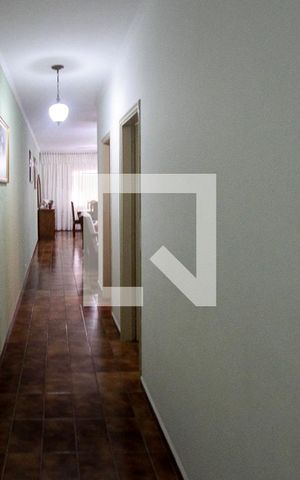 Casa à venda com 360m², 3 quartos e 5 vagas Casa à venda com 360m², 3 quartos e 5 vagasCorredor