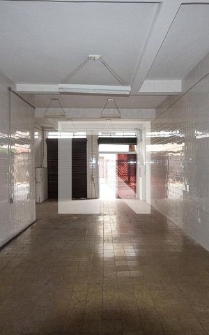 Casa à venda com 360m², 3 quartos e 5 vagas Casa à venda com 360m², 3 quartos e 5 vagasSalão