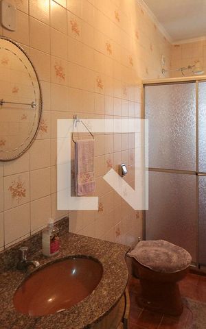 Casa à venda com 360m², 3 quartos e 5 vagas Casa à venda com 360m², 3 quartos e 5 vagasBanheiro social