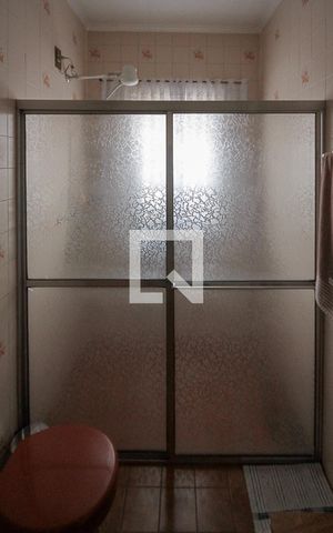 Casa à venda com 360m², 3 quartos e 5 vagas Casa à venda com 360m², 3 quartos e 5 vagasBanheiro da Suíte
