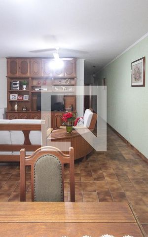 Casa à venda com 360m², 3 quartos e 5 vagas Casa à venda com 360m², 3 quartos e 5 vagasSala