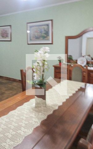 Casa à venda com 360m², 3 quartos e 5 vagas Casa à venda com 360m², 3 quartos e 5 vagasSala de Jantar