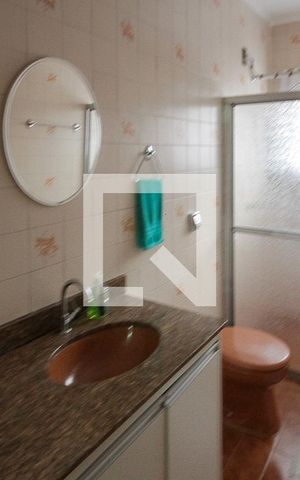 Casa à venda com 360m², 3 quartos e 5 vagas Casa à venda com 360m², 3 quartos e 5 vagasBanheiro da Suíte 02