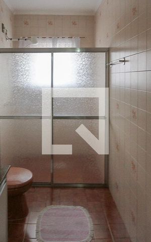 Casa à venda com 360m², 3 quartos e 5 vagas Casa à venda com 360m², 3 quartos e 5 vagasBanheiro da Suíte 02