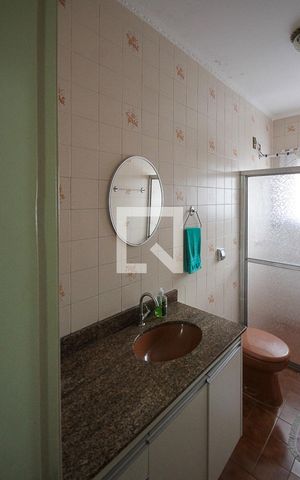 Casa à venda com 360m², 3 quartos e 5 vagas Casa à venda com 360m², 3 quartos e 5 vagasBanheiro da Suíte 02