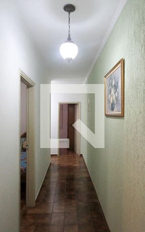 Casa à venda com 360m², 3 quartos e 5 vagas Casa à venda com 360m², 3 quartos e 5 vagasCorredor