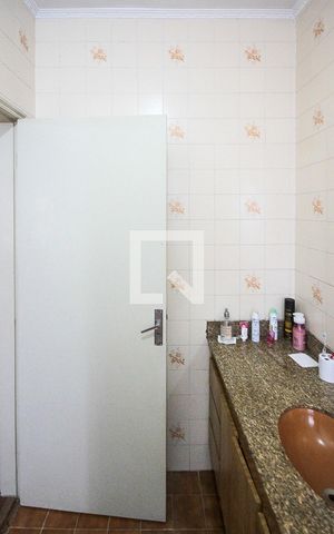 Casa à venda com 360m², 3 quartos e 5 vagas Casa à venda com 360m², 3 quartos e 5 vagasBanheiro da Suíte