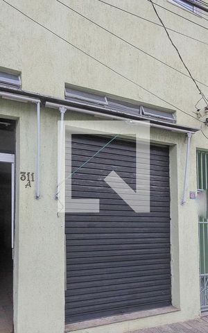 Casa à venda com 360m², 3 quartos e 5 vagas Casa à venda com 360m², 3 quartos e 5 vagasFachada