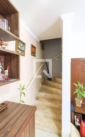 Casa de condomínio à venda com 110m², 2 quartos e 1 vagaEscada