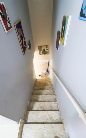 Casa de condomínio à venda com 110m², 2 quartos e 1 vagaEscada