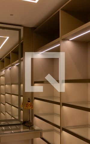 Apartamento à venda com 147m², 2 quartos e 2 vagasDetalhe do closet 