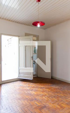 Casa à venda com 200m², 2 quartos e 1 vaga Casa à venda com 200m², 2 quartos e 1 vagaSuíte