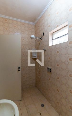 Casa à venda com 200m², 2 quartos e 1 vaga Casa à venda com 200m², 2 quartos e 1 vagaBanheiro Social