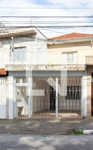 Casa à venda com 200m², 2 quartos e 1 vaga Casa à venda com 200m², 2 quartos e 1 vagaFachada