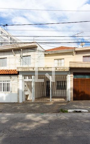 Casa à venda com 200m², 2 quartos e 1 vaga Casa à venda com 200m², 2 quartos e 1 vagaFachada
