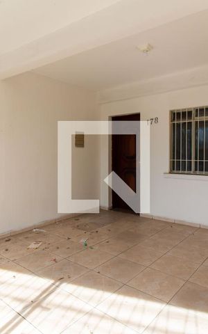Casa à venda com 200m², 2 quartos e 1 vaga Casa à venda com 200m², 2 quartos e 1 vagaGaragem
