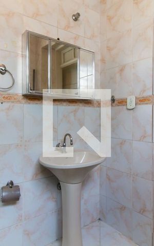 Casa à venda com 200m², 2 quartos e 1 vaga Casa à venda com 200m², 2 quartos e 1 vagaBanheiro da Suíte