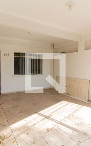 Casa à venda com 200m², 2 quartos e 1 vaga Casa à venda com 200m², 2 quartos e 1 vagaGaragem