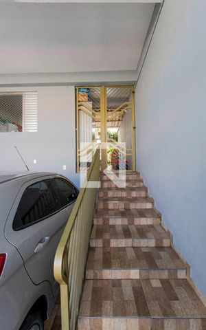 Casa à venda com 214m², 3 quartos e 2 vagas Casa à venda com 214m², 3 quartos e 2 vagasEntrada