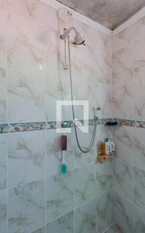 Casa à venda com 214m², 3 quartos e 2 vagas Casa à venda com 214m², 3 quartos e 2 vagasBanheiro 1