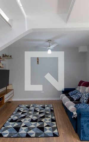 Casa à venda com 214m², 3 quartos e 2 vagas Casa à venda com 214m², 3 quartos e 2 vagasSala