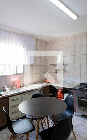 Casa à venda com 214m², 3 quartos e 2 vagas Casa à venda com 214m², 3 quartos e 2 vagasCozinha