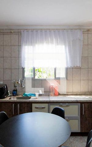 Casa à venda com 214m², 3 quartos e 2 vagas Casa à venda com 214m², 3 quartos e 2 vagasCozinha