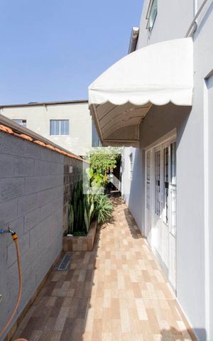 Casa à venda com 214m², 3 quartos e 2 vagas Casa à venda com 214m², 3 quartos e 2 vagasCorredor