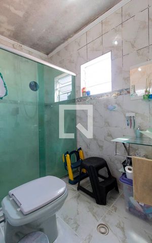 Casa à venda com 214m², 3 quartos e 2 vagas Casa à venda com 214m², 3 quartos e 2 vagasBanheiro 1