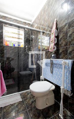 Casa à venda com 214m², 3 quartos e 2 vagas Casa à venda com 214m², 3 quartos e 2 vagasBanheiro 2