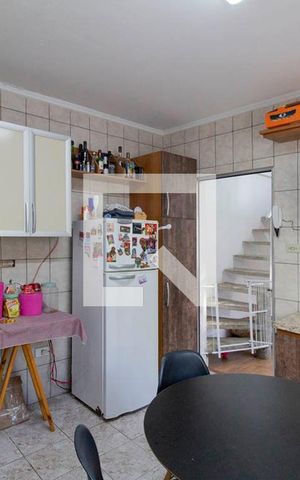 Casa à venda com 214m², 3 quartos e 2 vagas Casa à venda com 214m², 3 quartos e 2 vagasCozinha