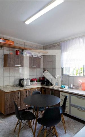 Casa à venda com 214m², 3 quartos e 2 vagas Casa à venda com 214m², 3 quartos e 2 vagasCozinha