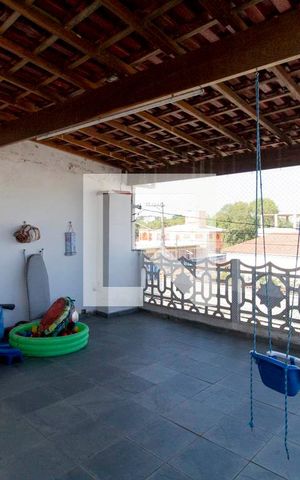 Casa à venda com 214m², 3 quartos e 2 vagas Casa à venda com 214m², 3 quartos e 2 vagasVaranda Quarto 2