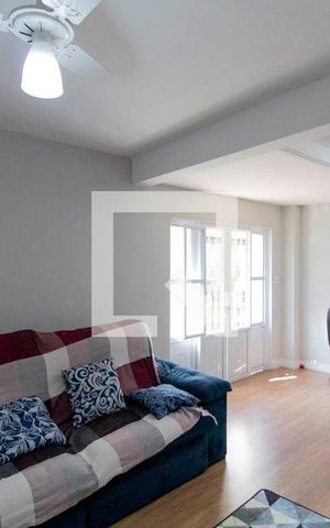 Casa à venda com 214m², 3 quartos e 2 vagas Casa à venda com 214m², 3 quartos e 2 vagasSala
