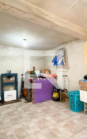 Casa à venda com 220m², 3 quartos e 3 vagas Casa à venda com 220m², 3 quartos e 3 vagasÁrea de Serviço