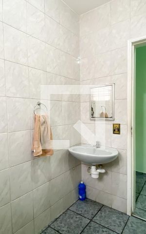 Casa à venda com 220m², 3 quartos e 3 vagas Casa à venda com 220m², 3 quartos e 3 vagasBanheiro 2