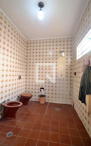 Casa à venda com 180m², 3 quartos e 8 vagasBanheiro 1