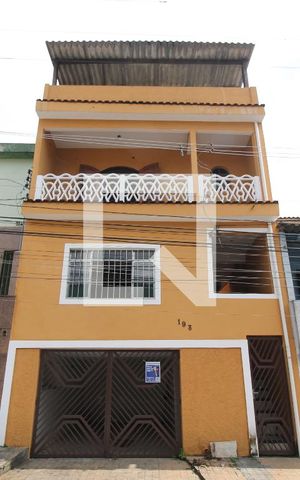 Casa à venda com 130m², 4 quartos e 1 vagaFachada