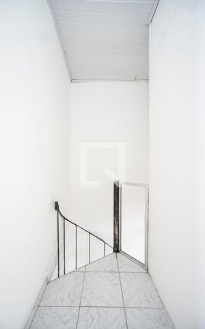 Casa de condomínio para alugar com 100m², 2 quartos e sem vaga Casa de condomínio para alugar com 100m², 2 quartos e sem vagaHall da escada